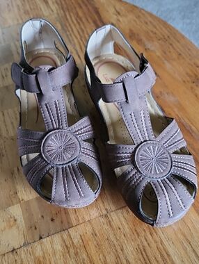 Women’s Brown Suede T-Strap Sandals